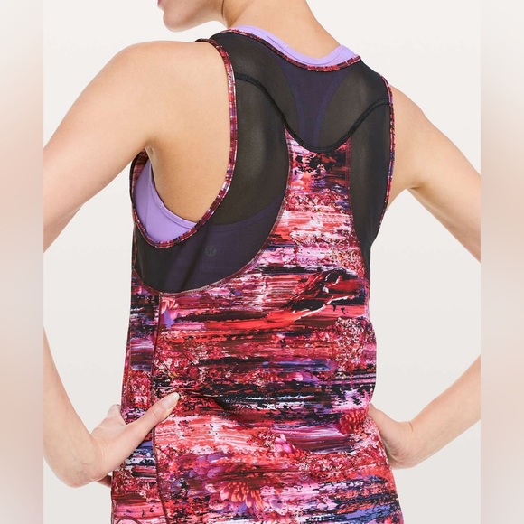 Lululemon Sculpt Tank II Top Womens Size 6 Dhaliascape Red Pink Mesh Panels - Picture 3 of 8